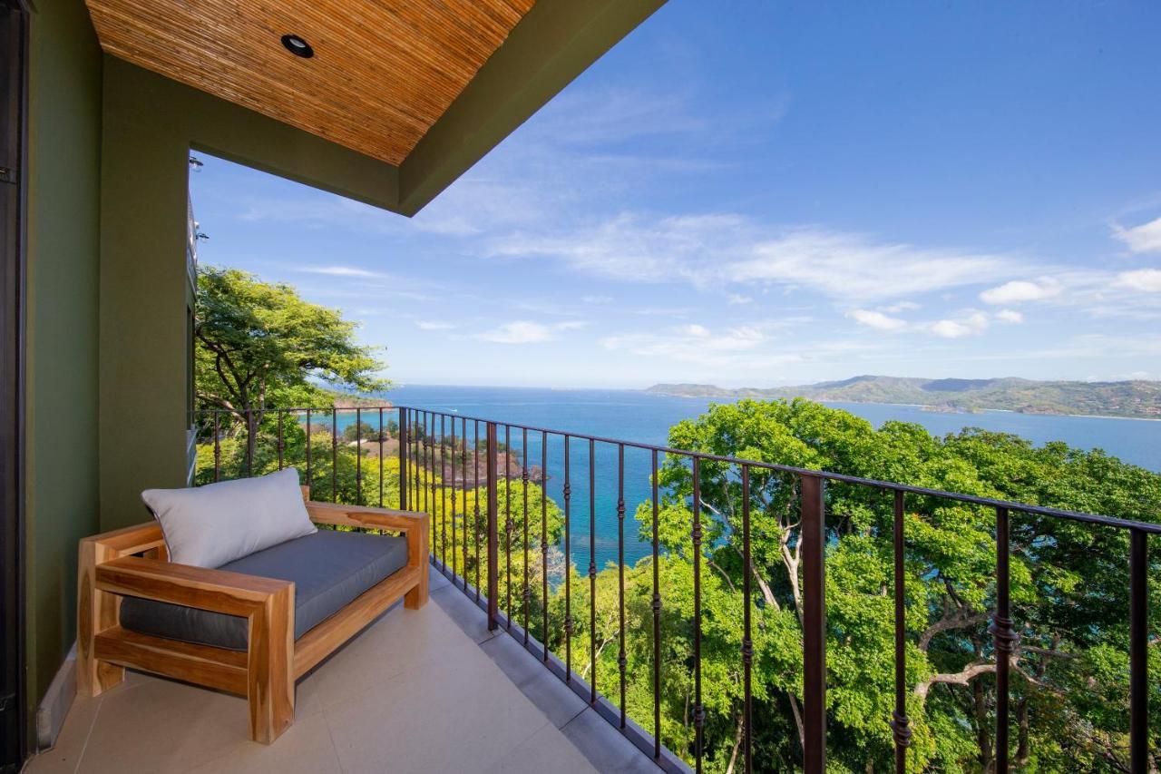 360 Splendor Del Pacifico Residences
