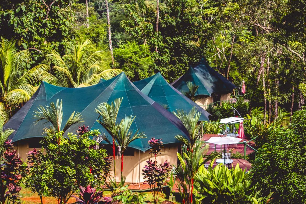 Manoas Luxury Camping And Rentals Bed & Breakfast