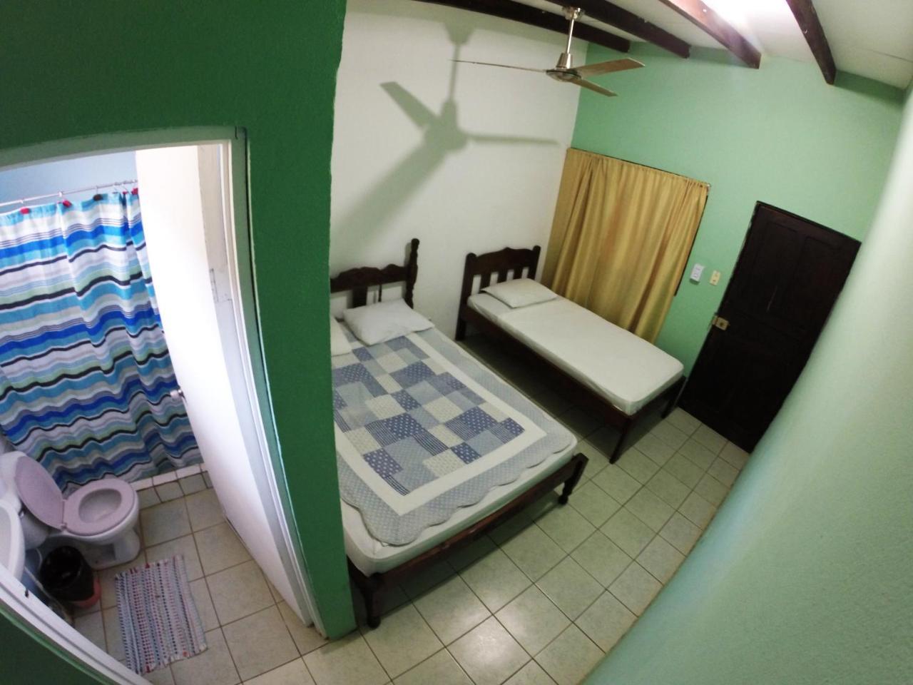 Hostel Tsunami Tamarindo