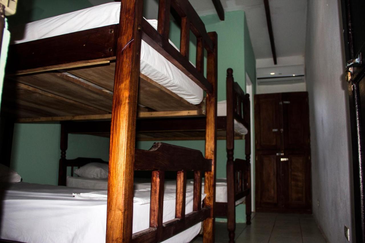 Tsunami Hostel *
