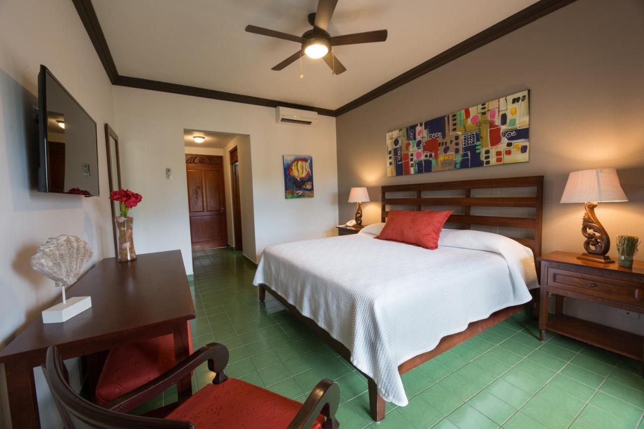Hotel Club Del Mar Oceanfront