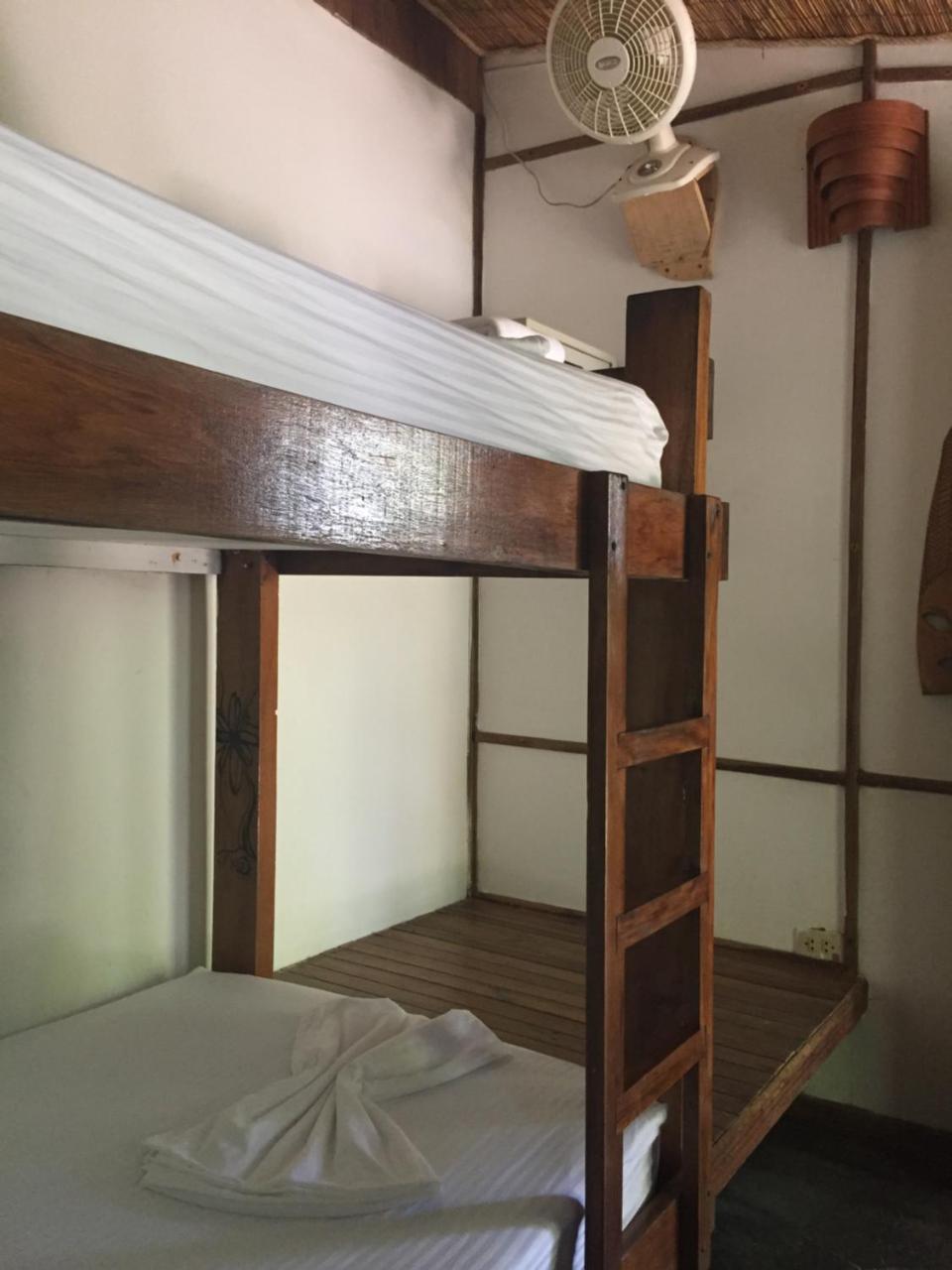 Hotel Mal Pais Surf Camp