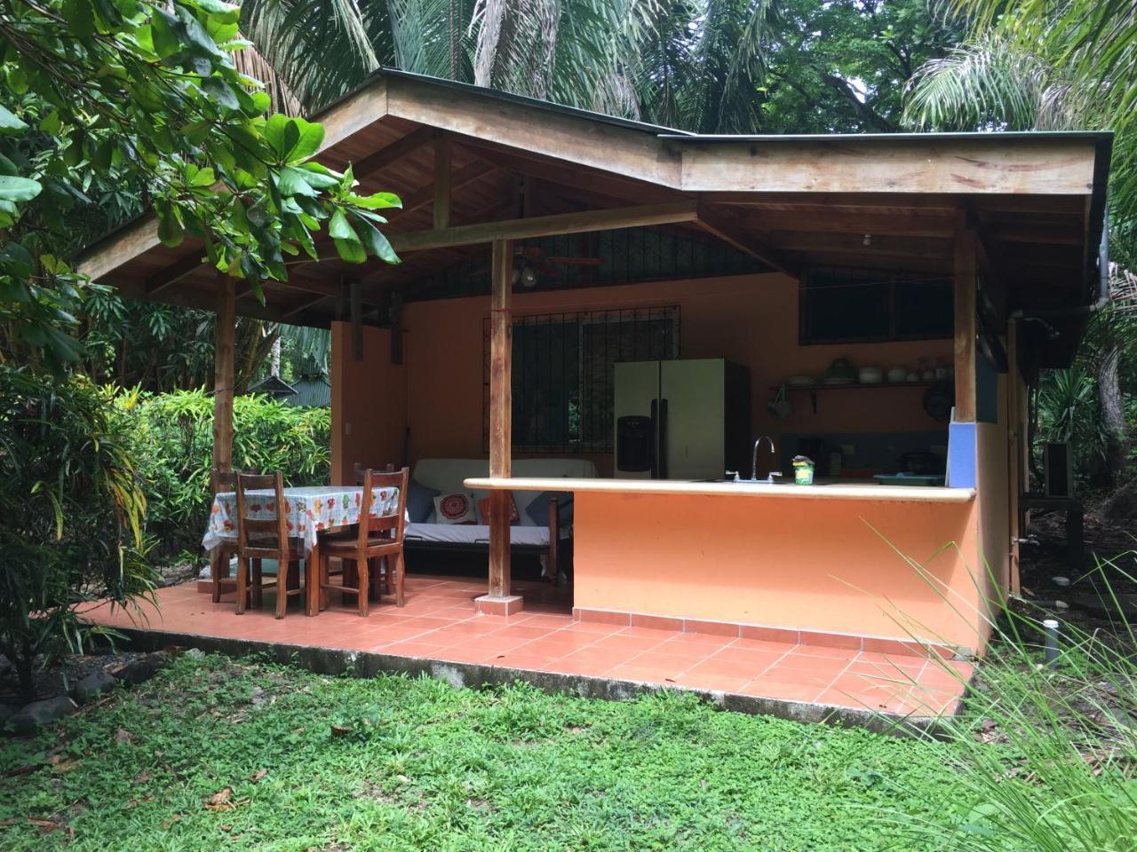 Hotel Mal Pais Surf Camp