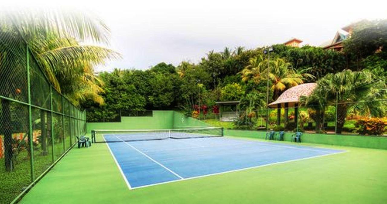 Carver Suites At 506 Tennis Center Hotel