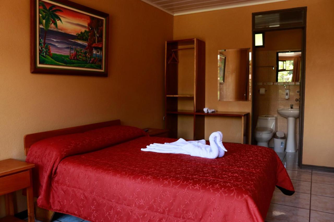 Cabinas Eddy 2*