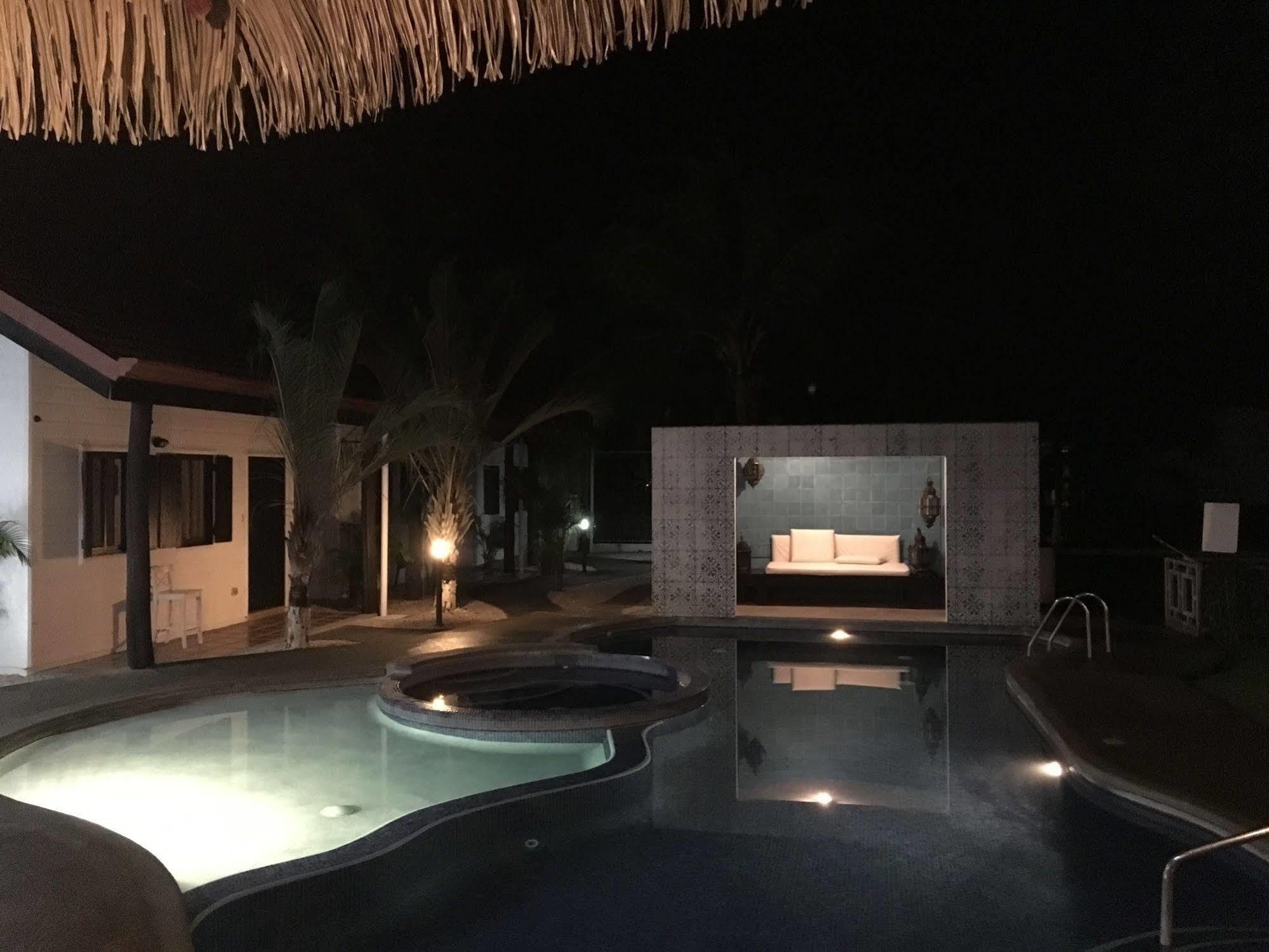 Hotel Fatdaddy's Cabinas 4*
