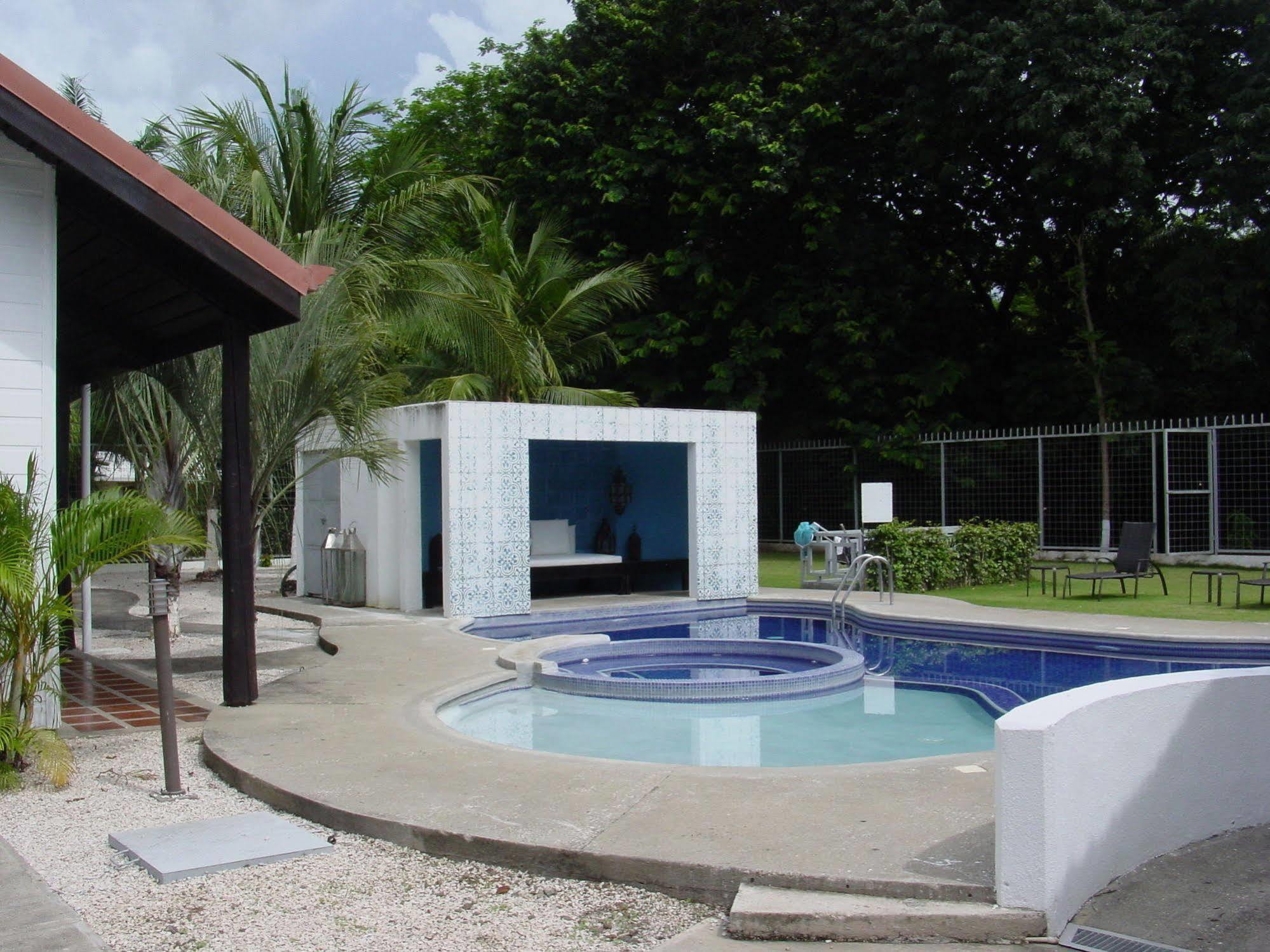 Hotel Fatdaddy's Cabinas Potrero (Guanacaste)
