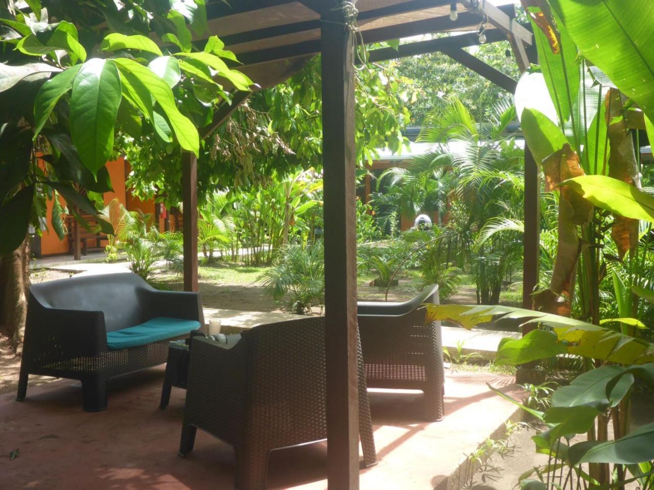 Aracari Garden Hostel Tortuguero