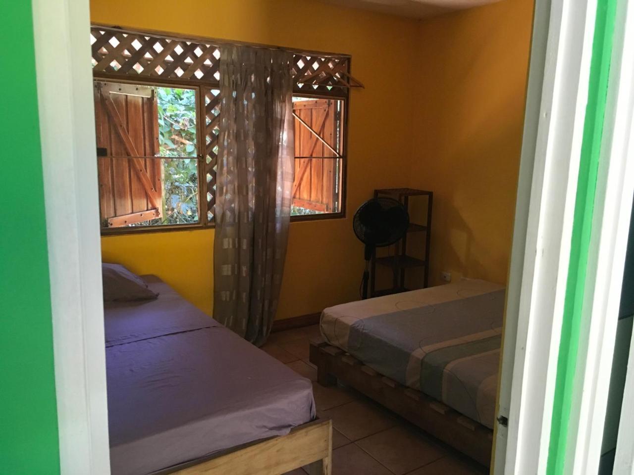 Hostel Las Casitas De Playa Negra *