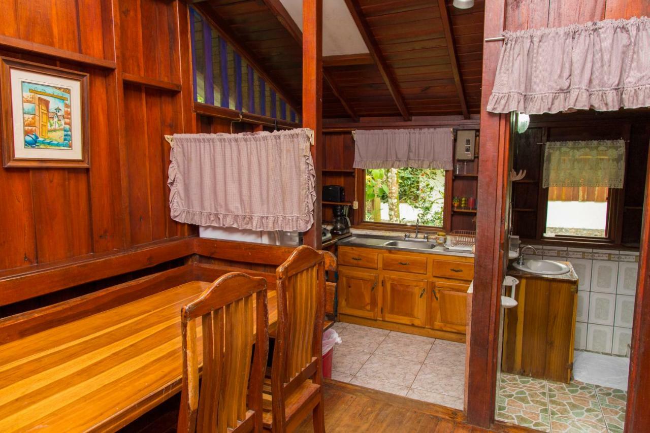 Cabinas Iguana Lodge *
