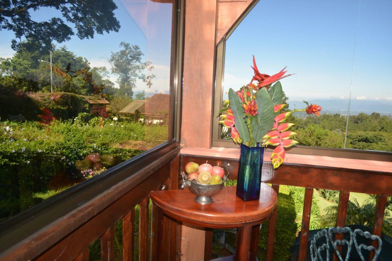 Finca Paraiso Mountain Retreat Near San Jose Airport Hotel