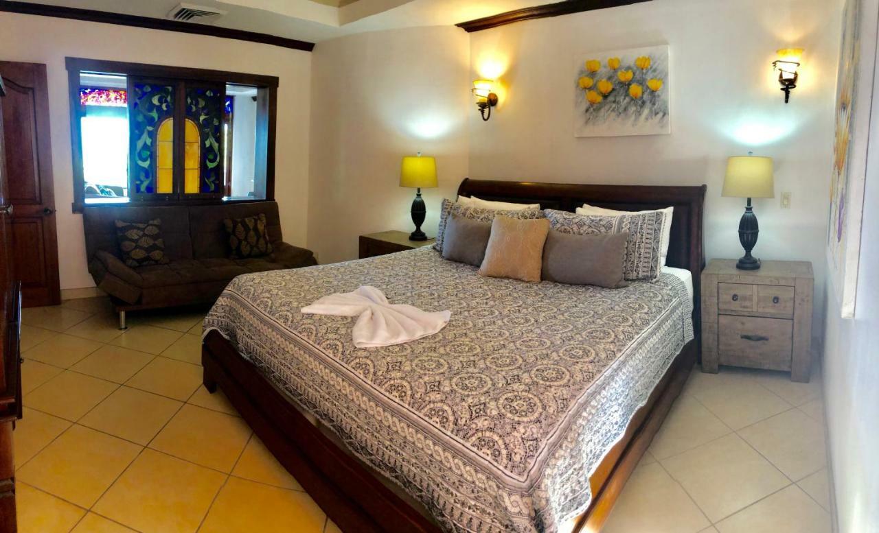 Pacifico Colonial