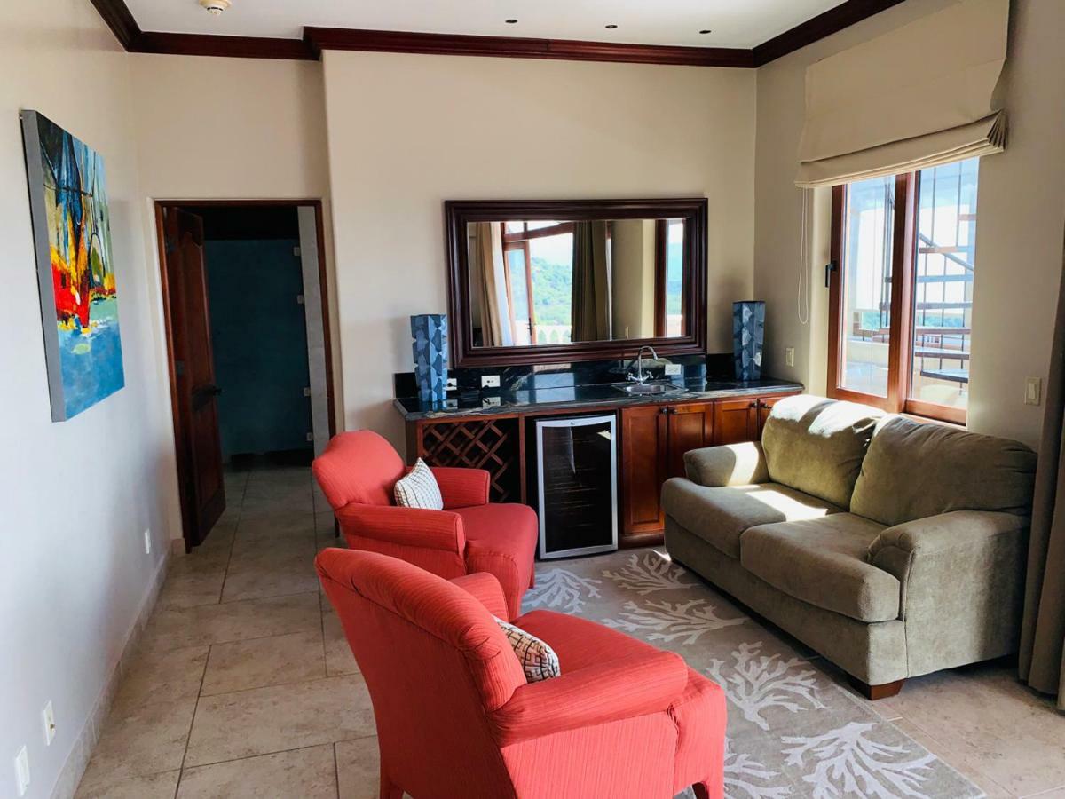 Pacifico Colonial Villa *
