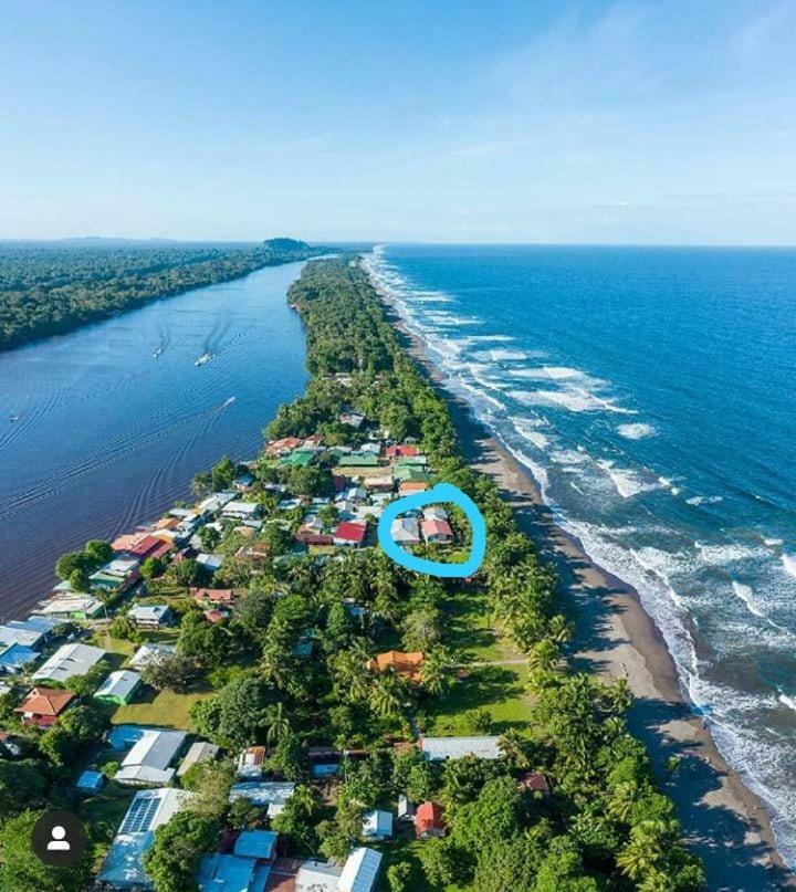 Tortuguero Adventures Beach House Lodge