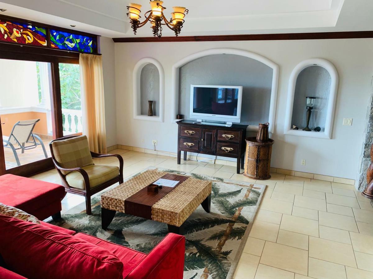 Pacifico Colonial Villa *