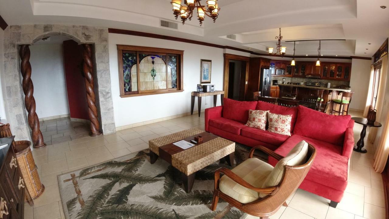 Pacifico Colonial Villa *
