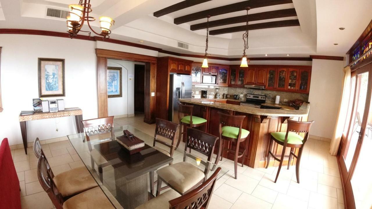Pacifico Colonial Villa *