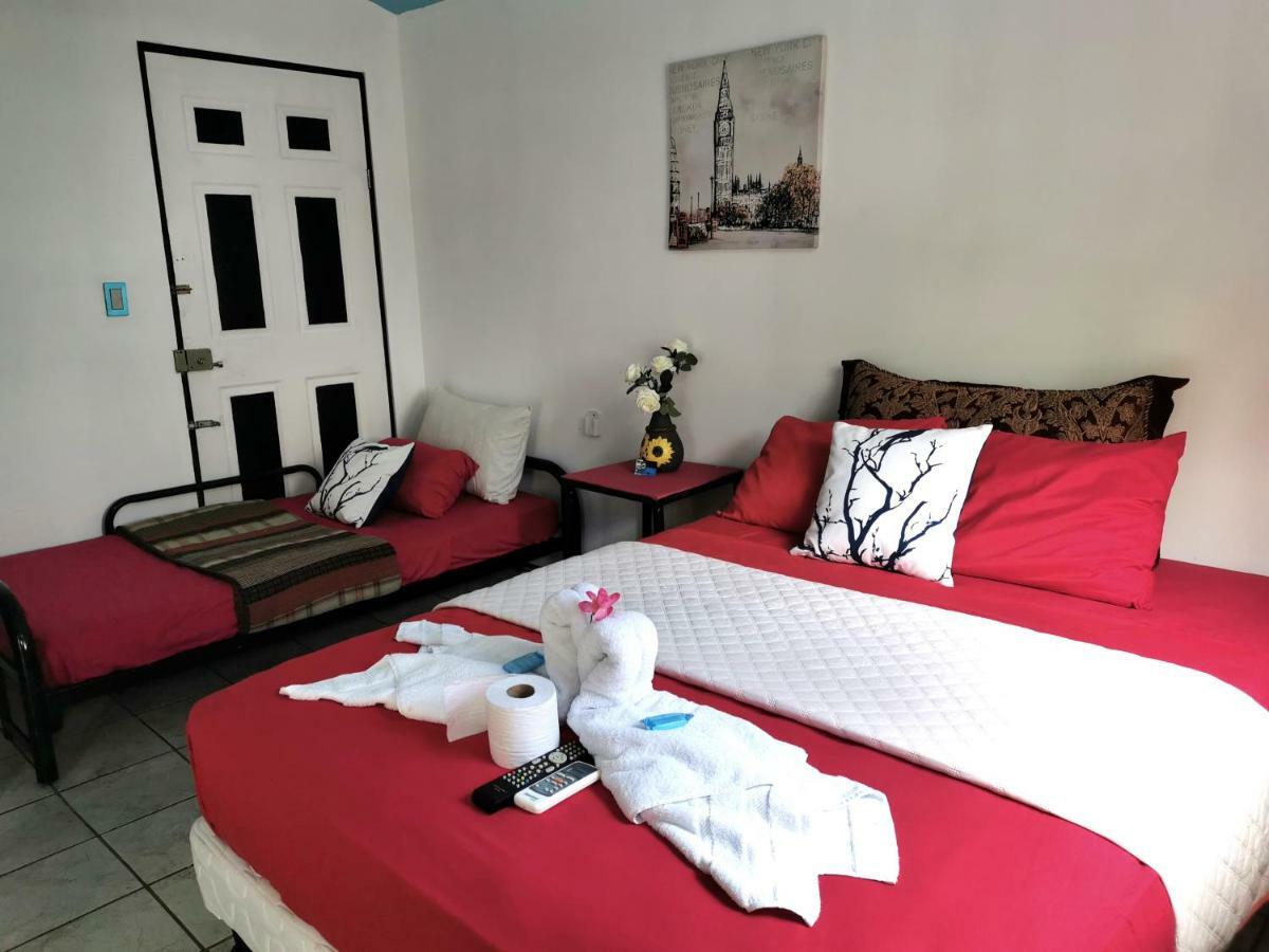 Cabinas Cafe Del Mar Hotel *