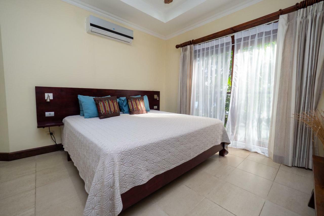 Luxury Pool View Access - M16