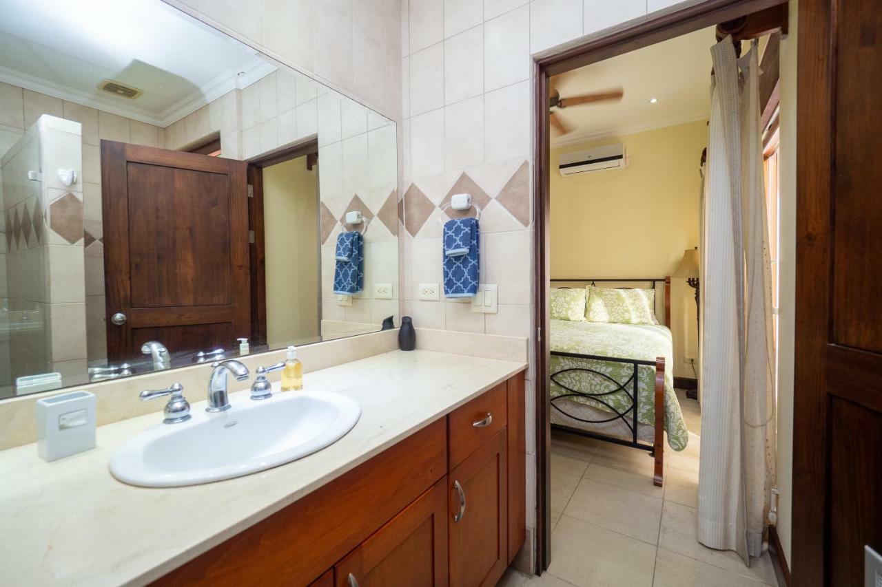Luxury Pool View Access - M16 Apartment *