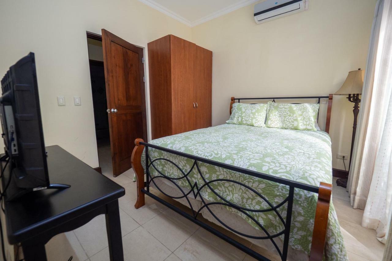Luxury Pool View Access - M16 Apartment *