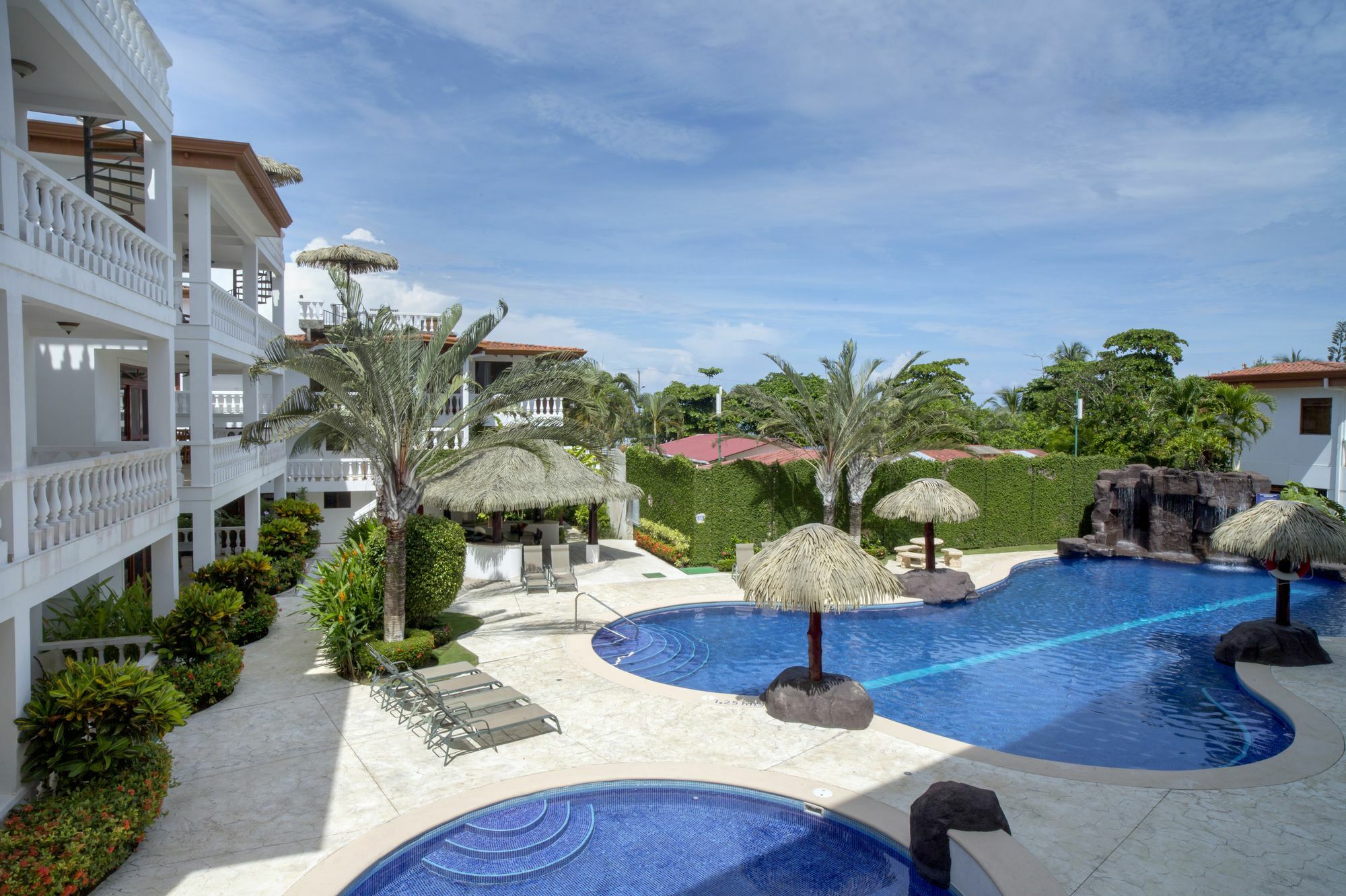 Paloma Blanca 4d Apartment