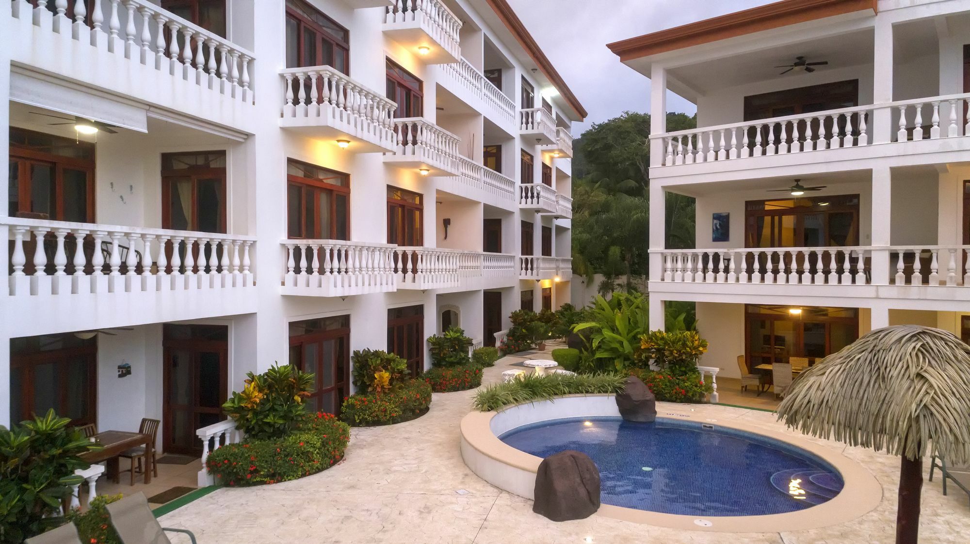 Paloma Blanca 4d Apartment