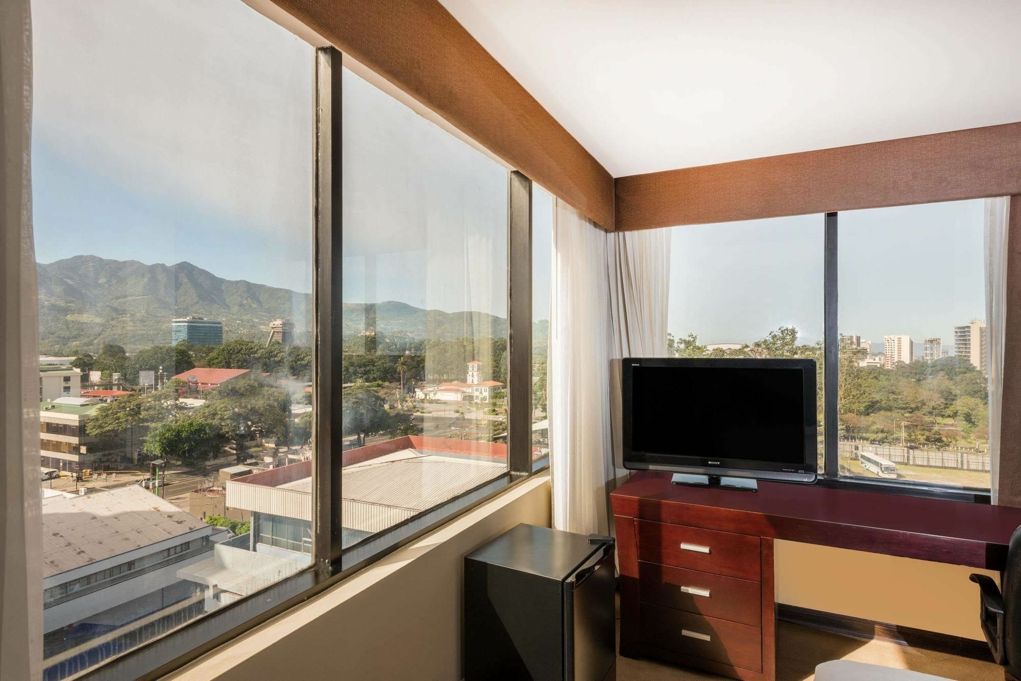 Hotel Tryp By Wyndham Sabana