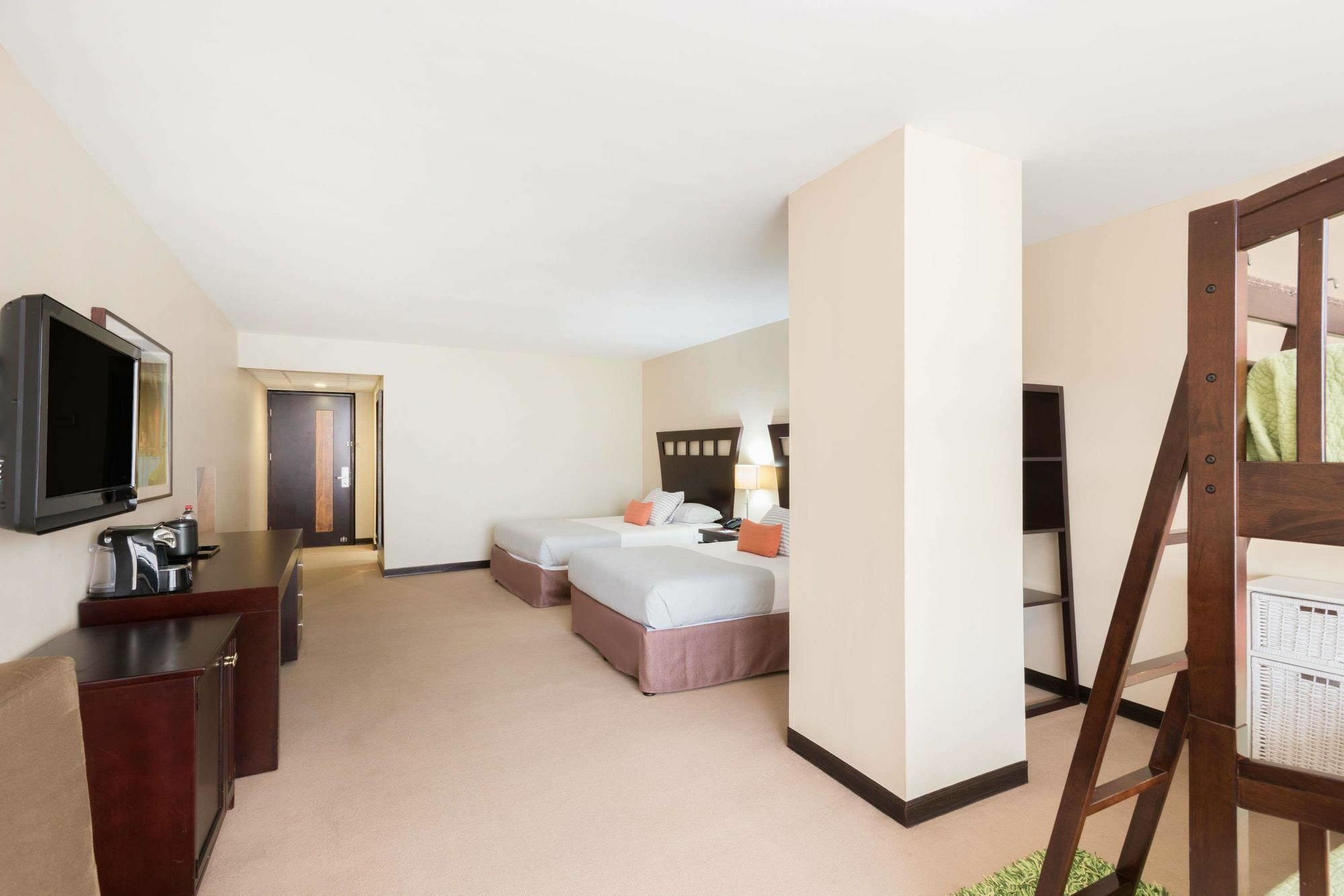 Hotel Tryp By Wyndham Sabana 4*