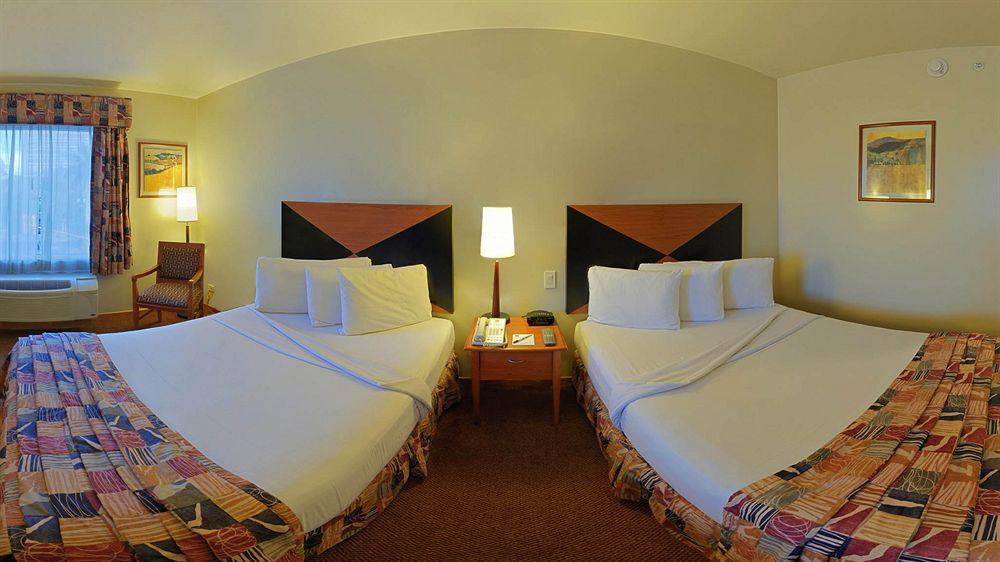 Sleep Paseo Las Damas 3*