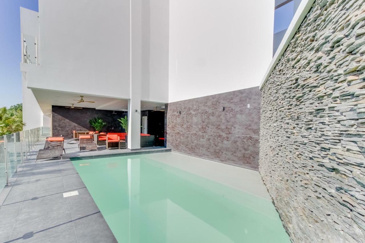 Sunset Blvd 402 Apartment