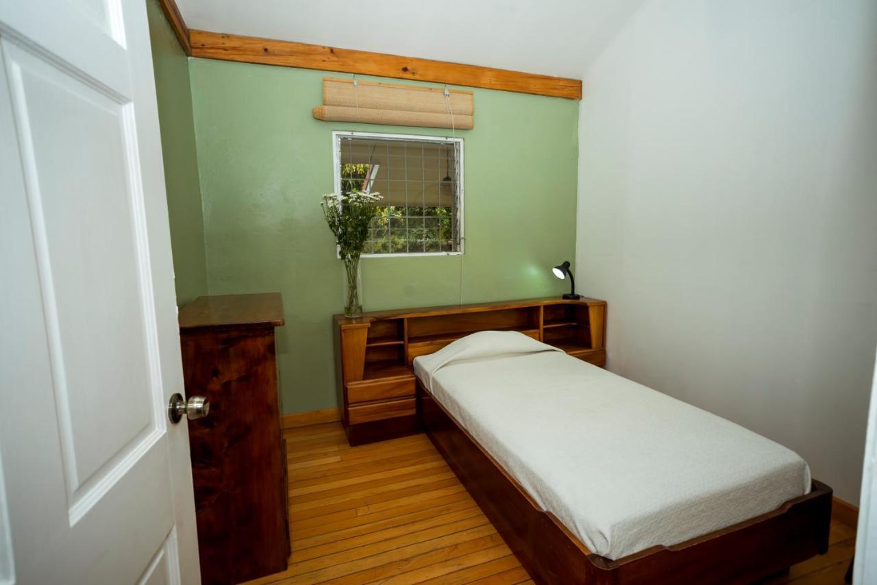 Casa De Piedra Escazu Guest house