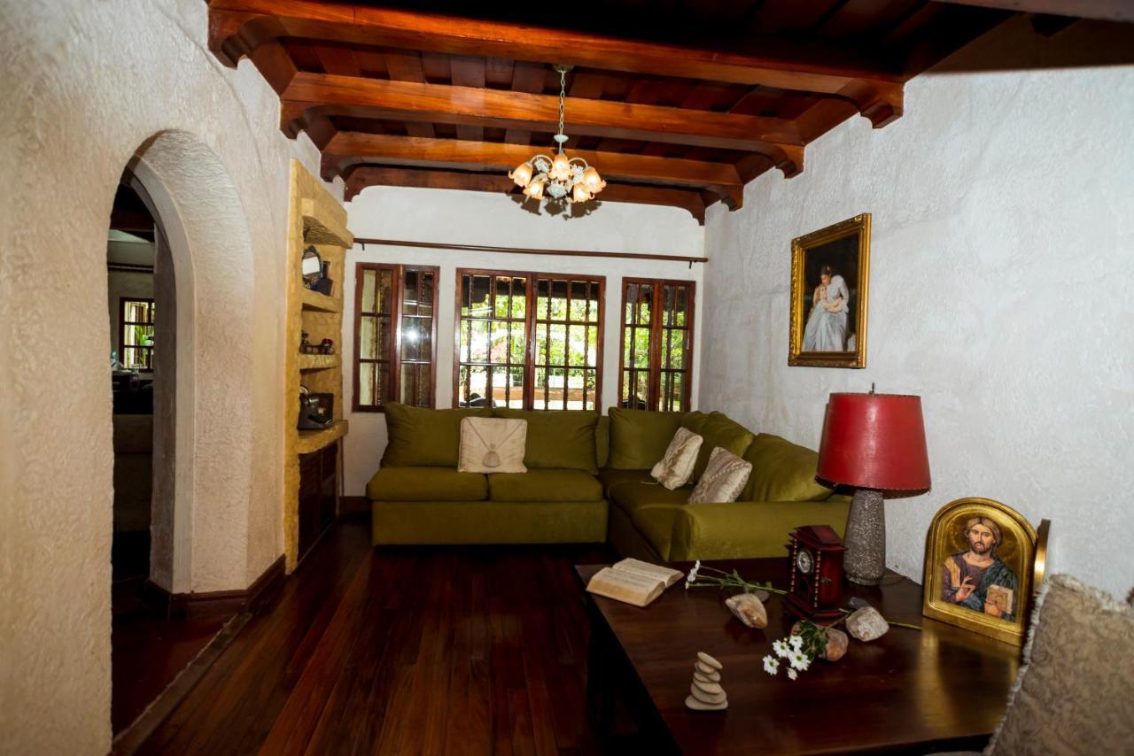Casa De Piedra Escazu *