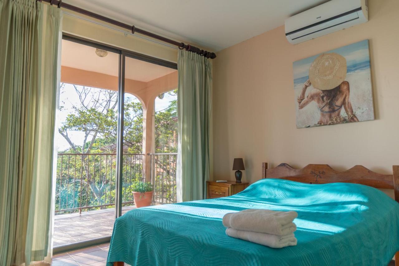 Casa Jaguar, Villa