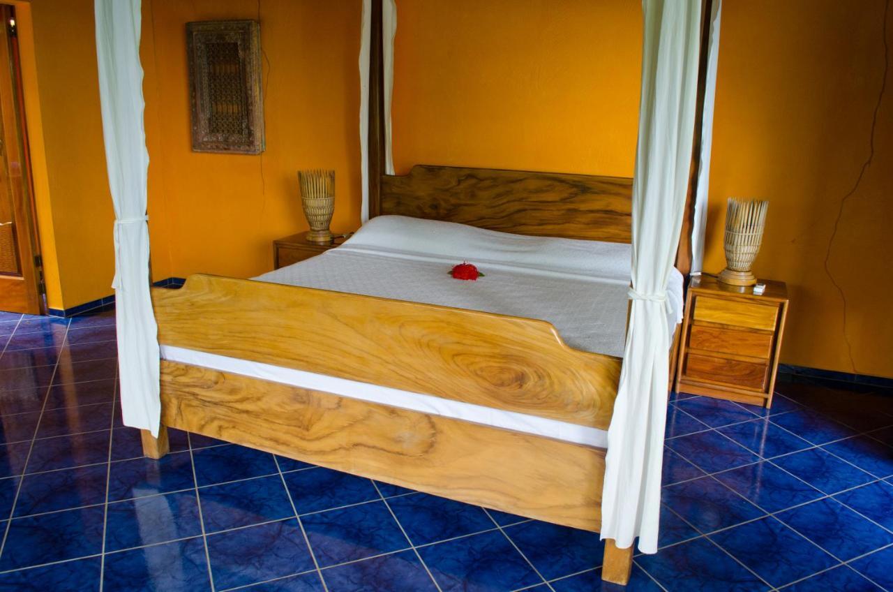 Hotel Vista De Olas 4*