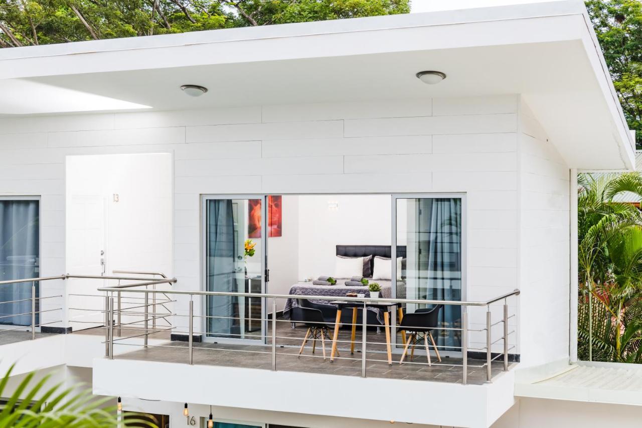 In The Shade - Coworking - 300mbit - Adults Only Tamarindo