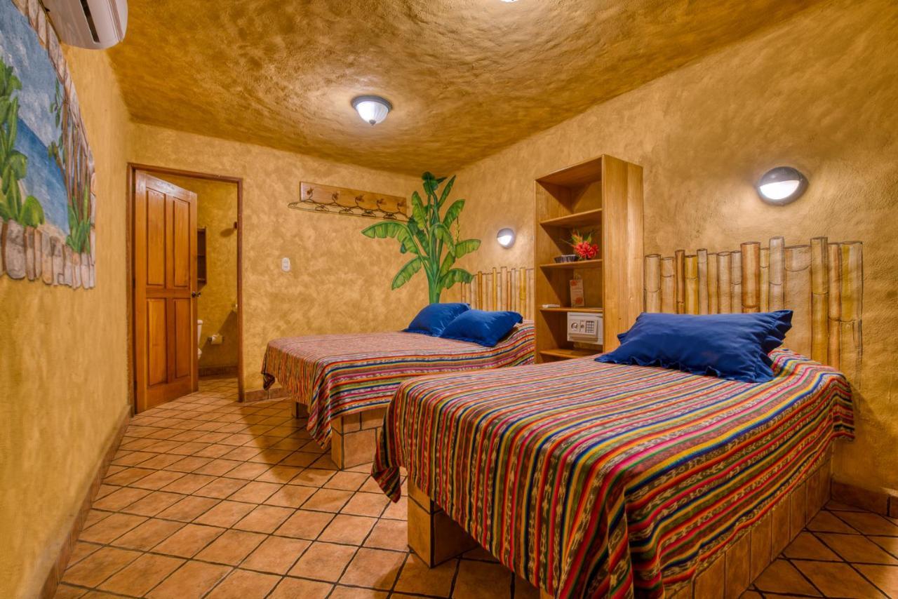 El Sano Banano Beachside Hotel