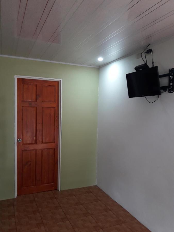Y Cabinas Anita-and Rafting Tour! Guest house *