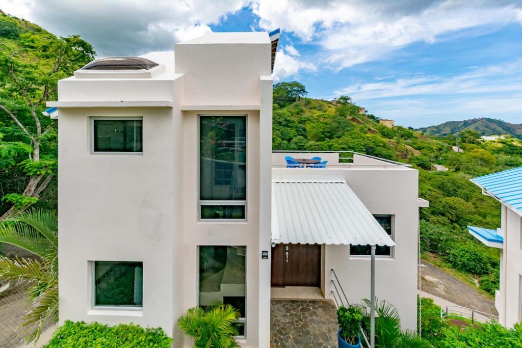 Ocean View House Of Winds W Private Jacuzzi #1 Holiday home Coco