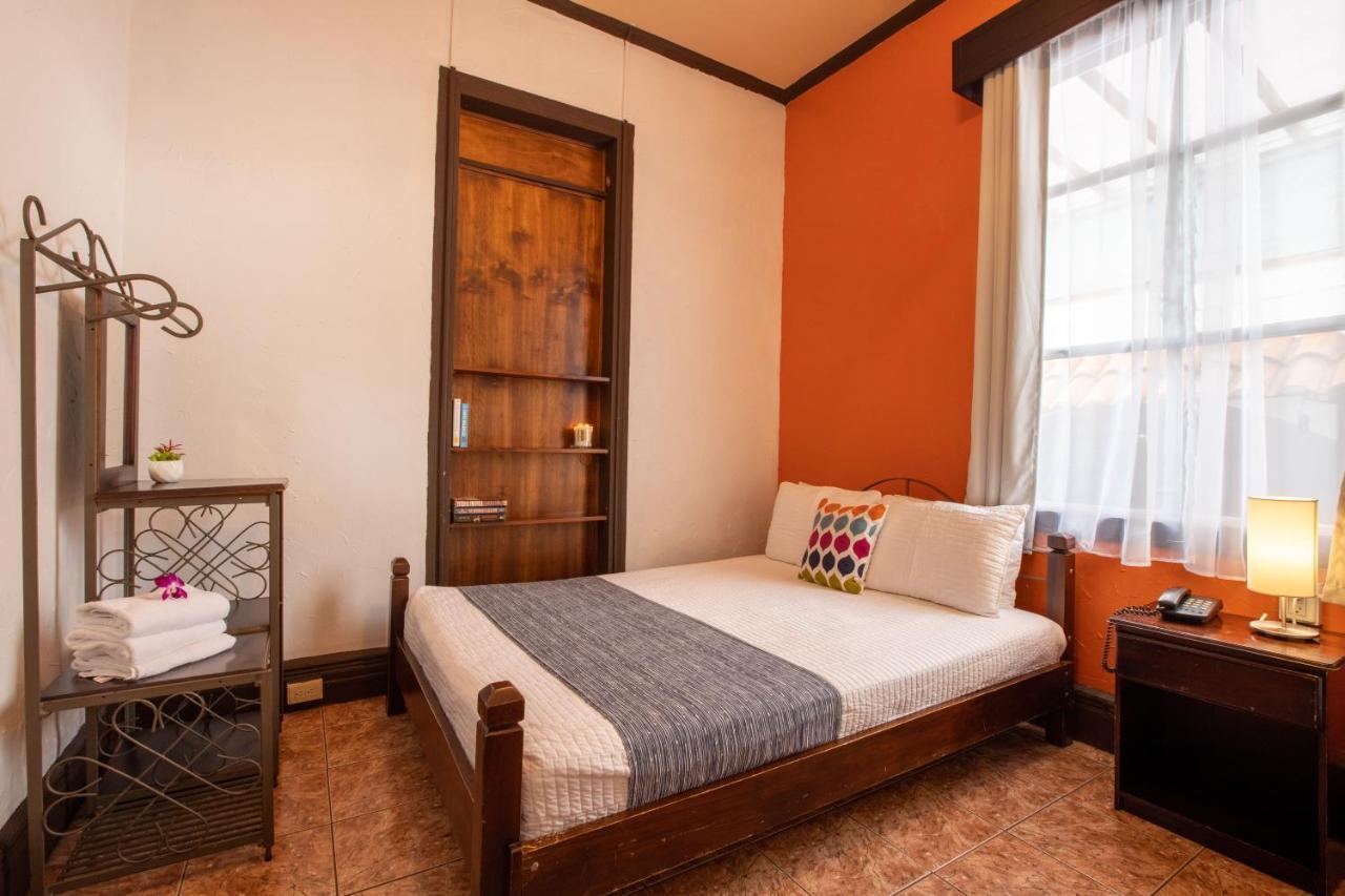 Hotel & 2*