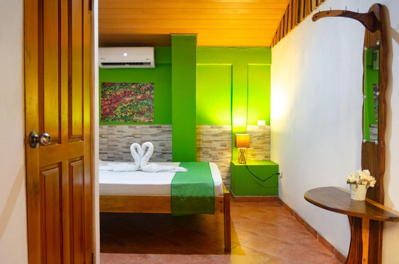 La Dolce - On The - Bed & Breakfast