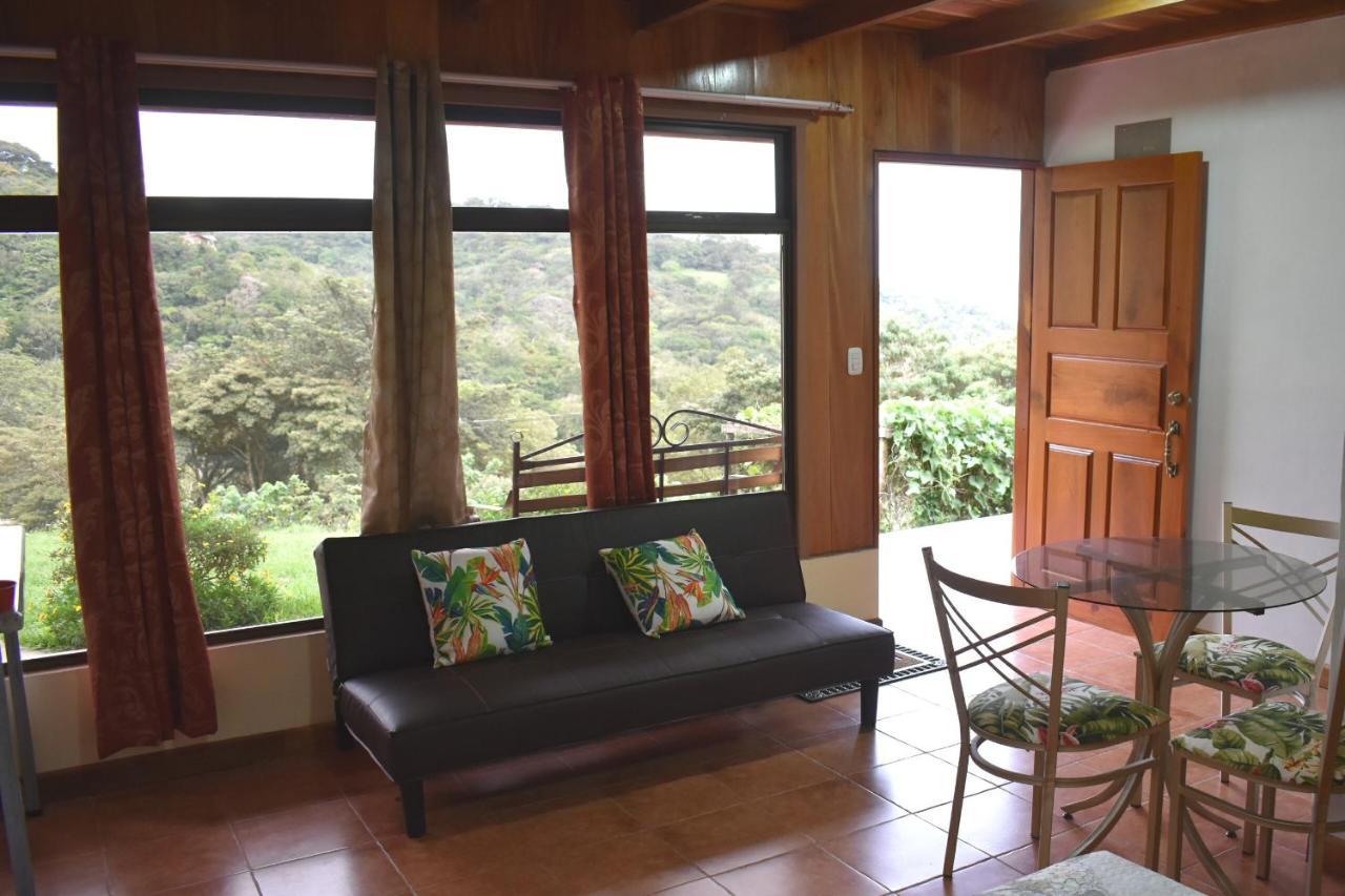 Monteluna Guest house *