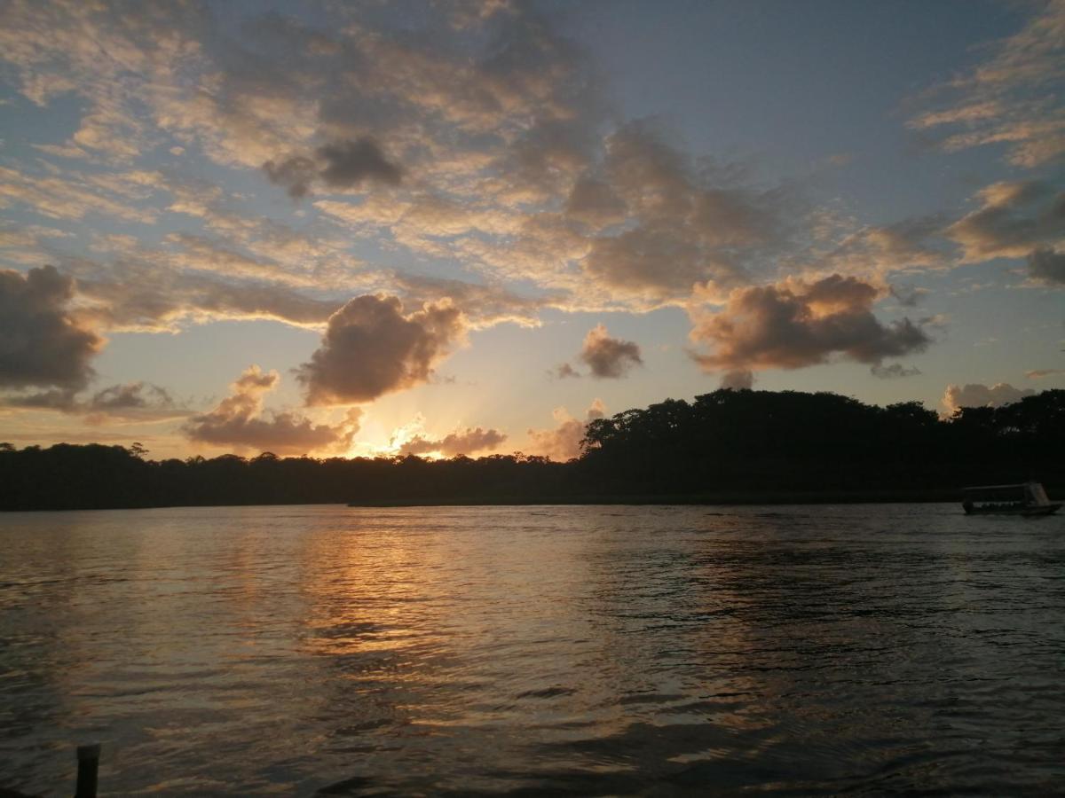 Cabinas Ensuenos * Tortuguero