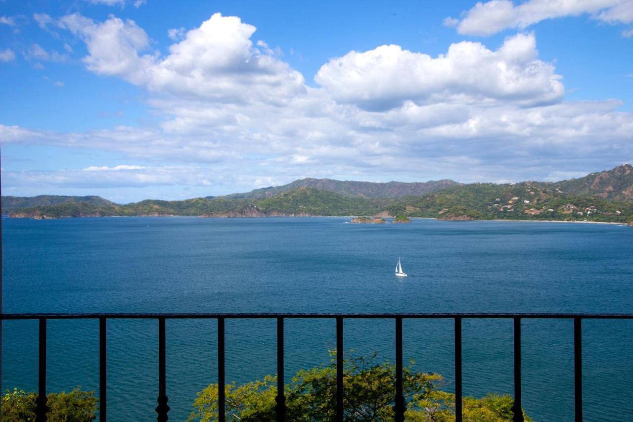 360 Splendor Del Pacifico Residences