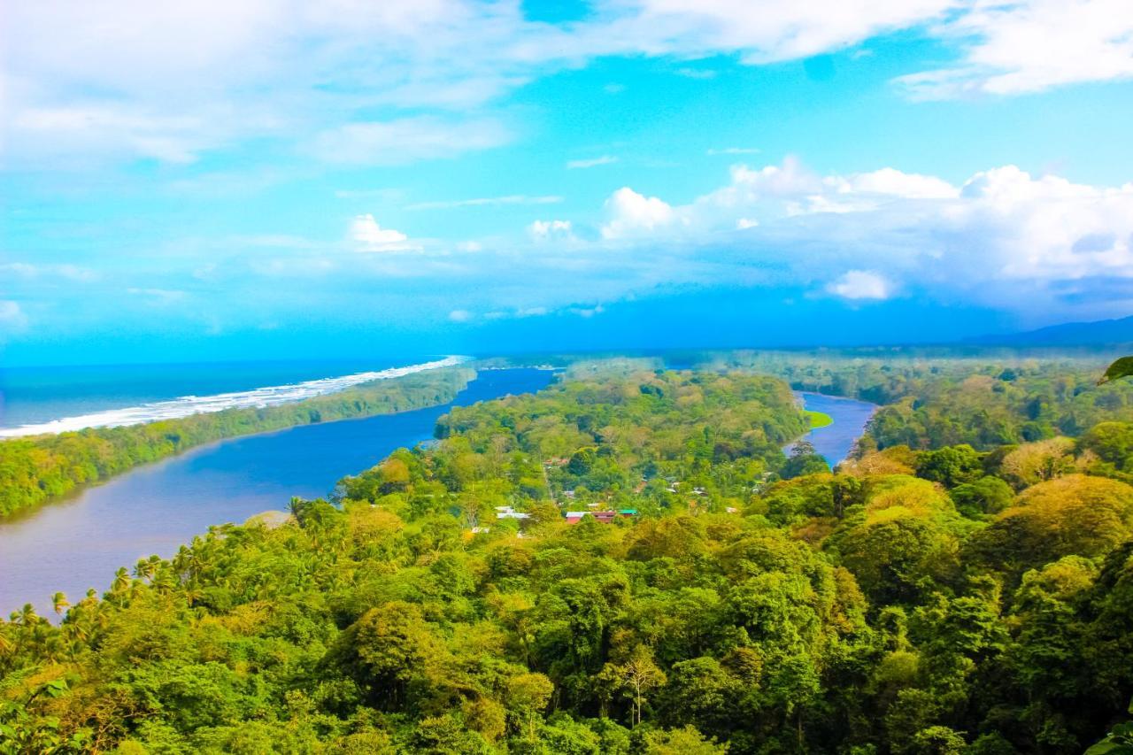 Beachfront Hotel Tortuguero