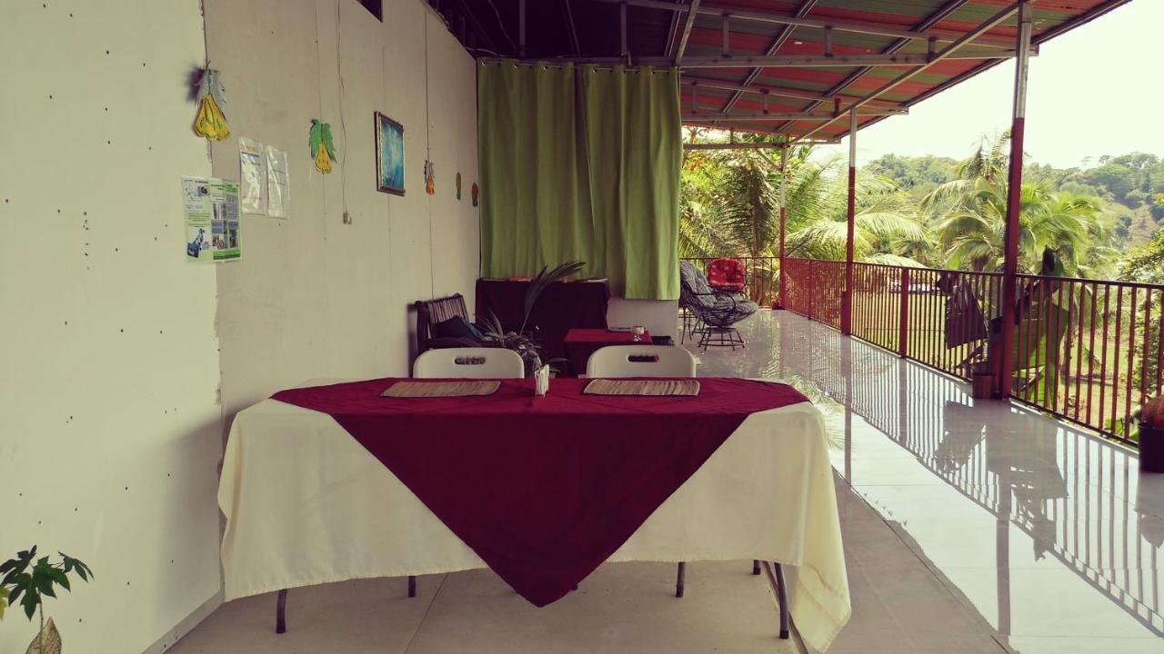 Guest house Las Brisas Tours Y Cabinas