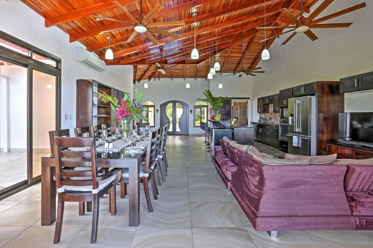 Stunning Casa De La Roca House With Infinity Pool! Holiday home Ojochal