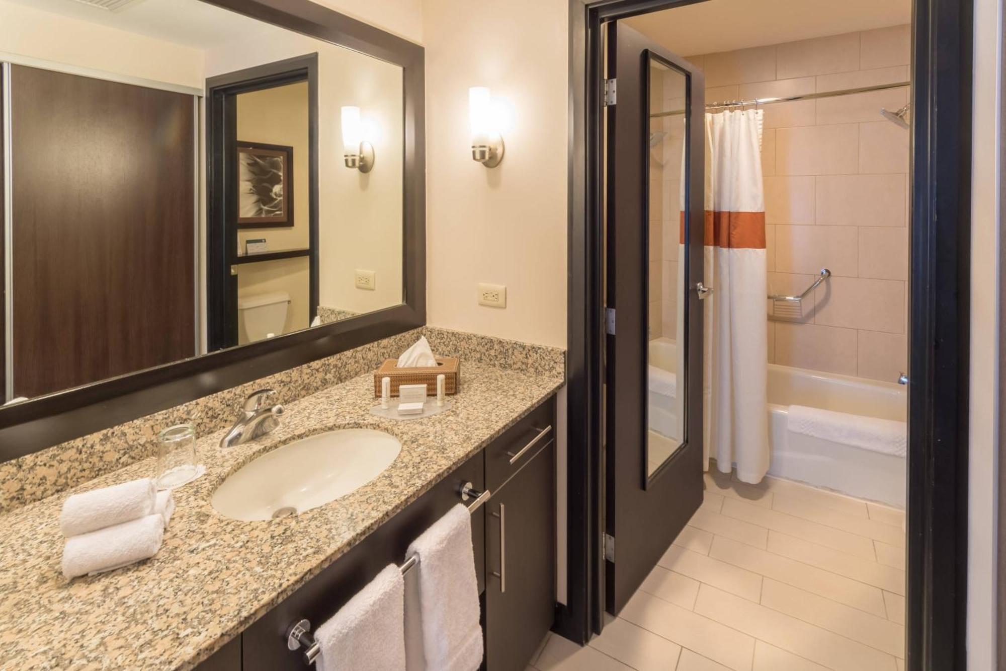 Hotel By Marriott Escazu San Jose (San Jose)