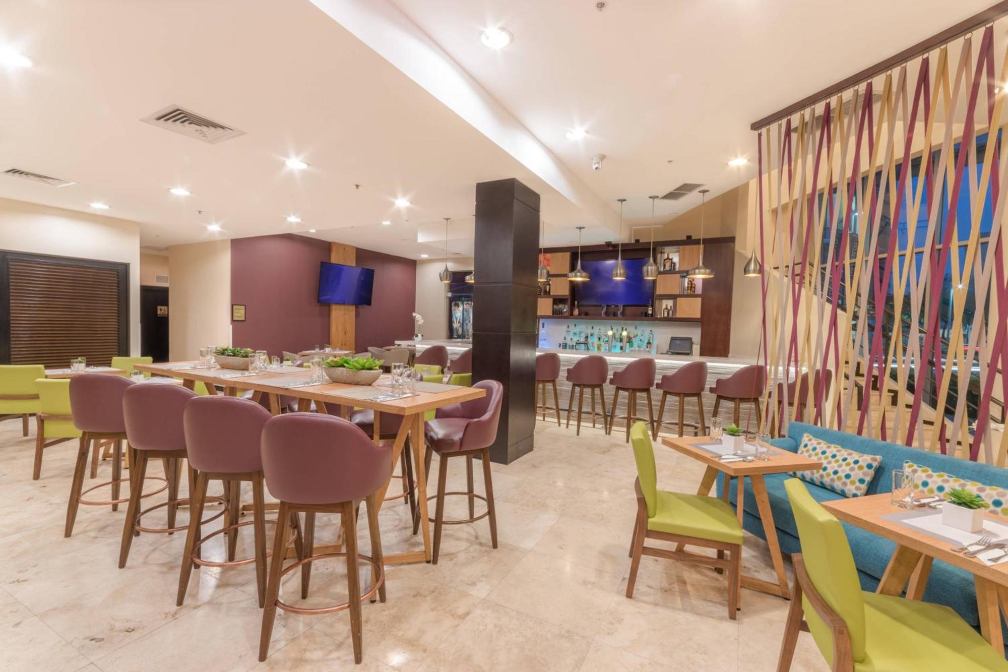 Hotel By Marriott Escazu