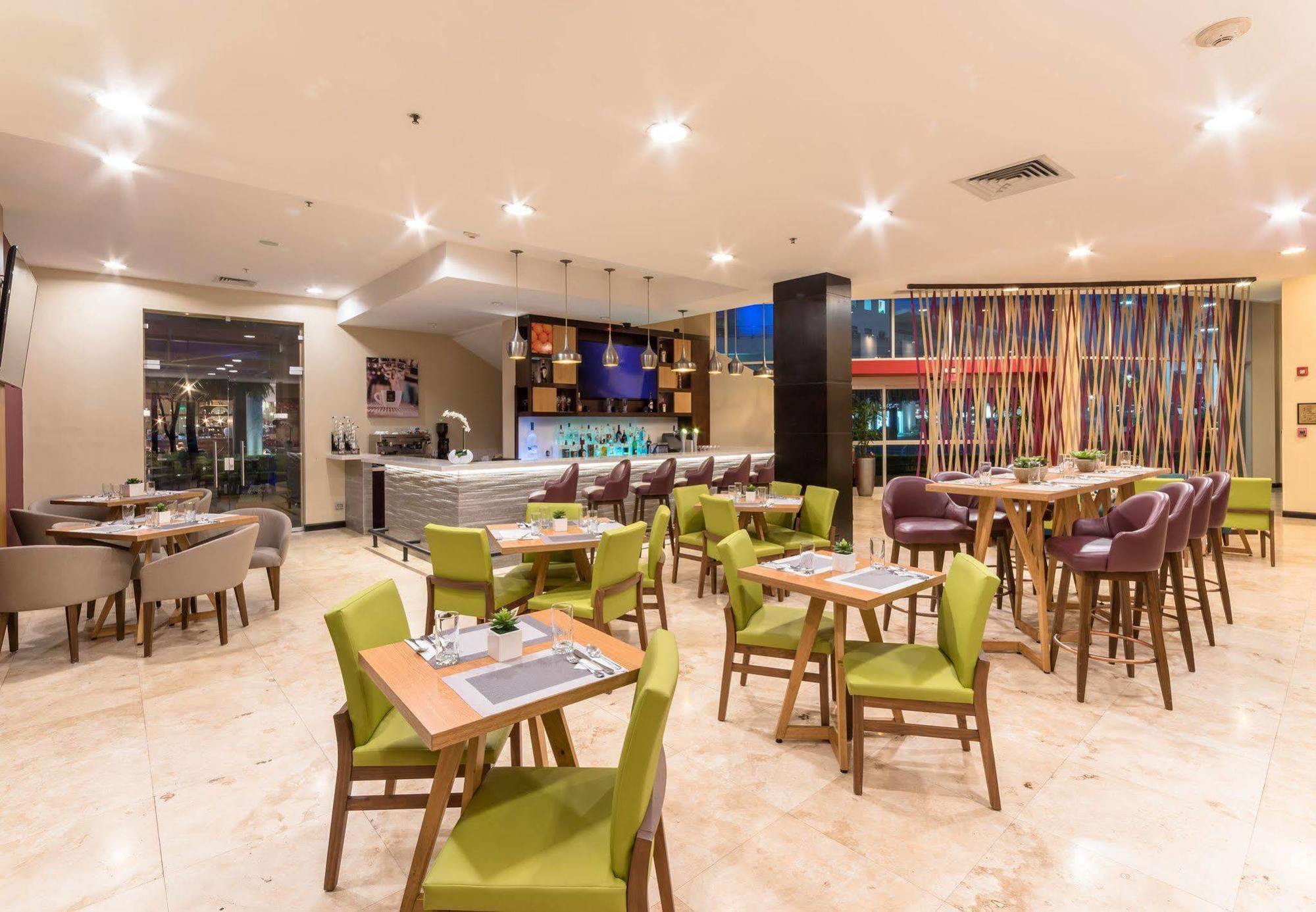 Hotel By Marriott Escazu 4*
